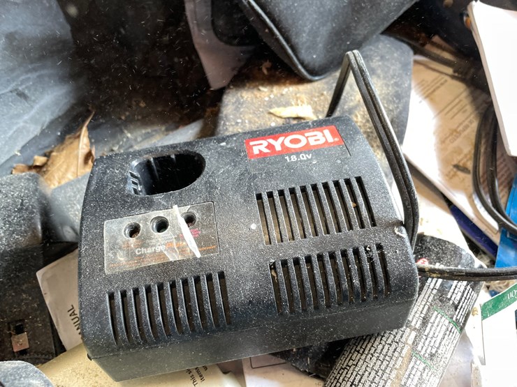 #10119-•-(4)-ryobi-18v-battery-powered-power-tools-image-11