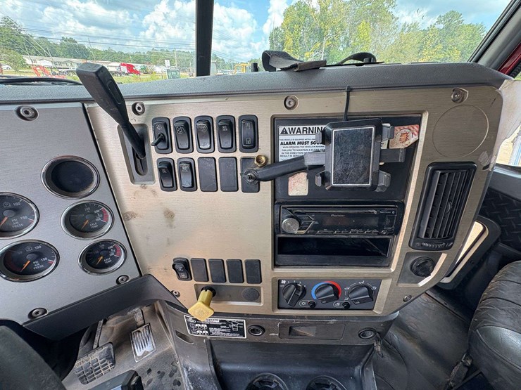 2007-mack-granite-ctp713-image-24