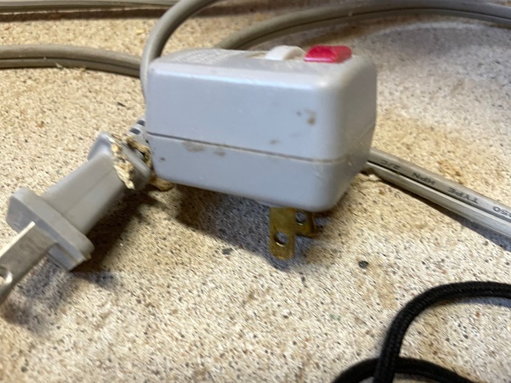 #10128-•-(2)-holmes-electric-heaters-image-9