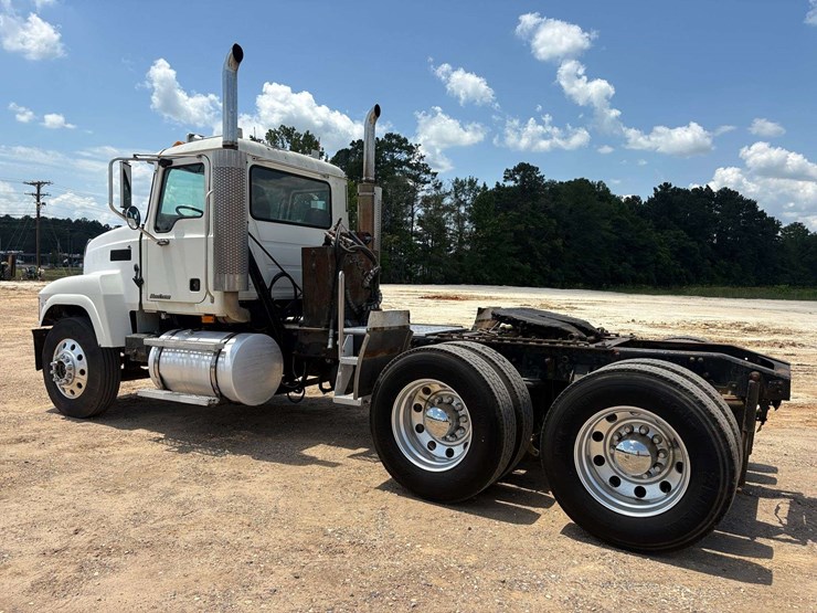 2005-mack-chn613-image-3
