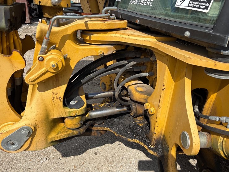 2005-deere-310g-image-21