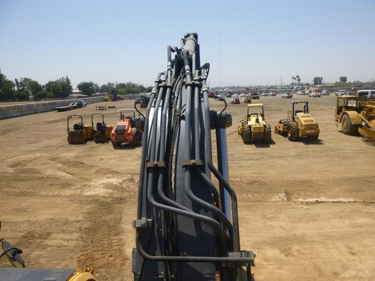 2011-deere-225d-lc-image-39