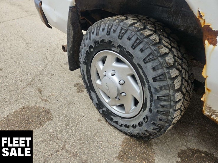 2010-ford-cargo-image-11