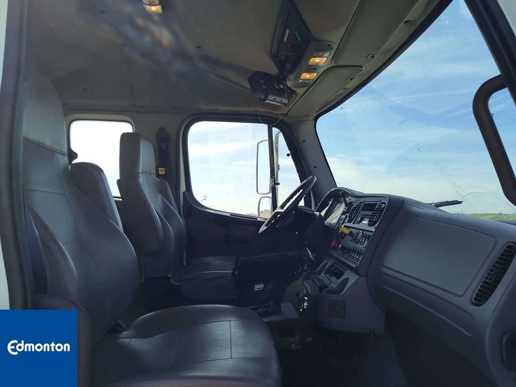 2016-freightliner-114sd-image-17