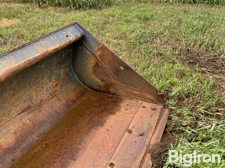 cnh-78"-heavy-duty-low-profile-skid-steer-bucket-image-13