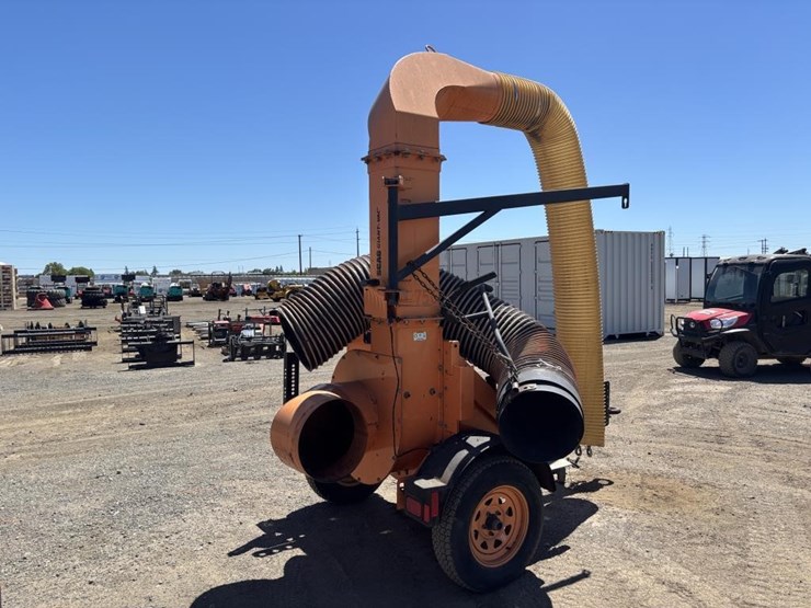 2014-scag-giant-vac-vacuum-trailer-image-3