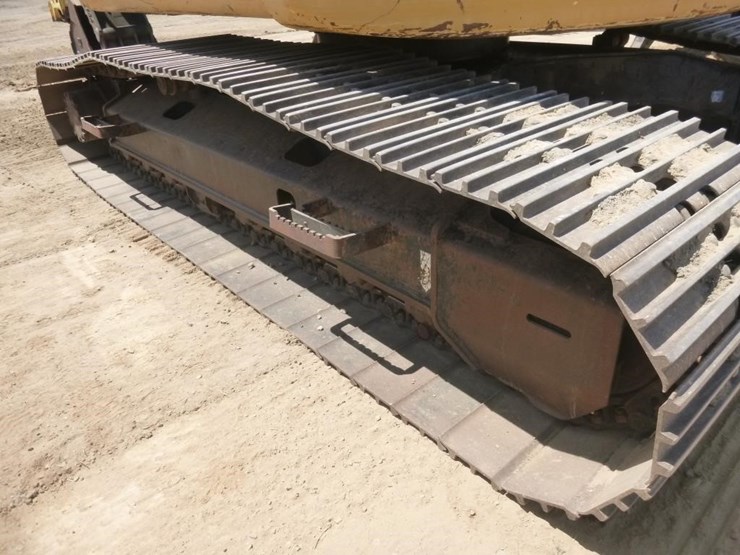 2011-deere-225d-lc-image-17