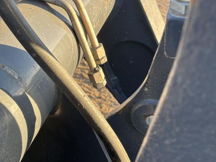 2020-deere-210l-image-17