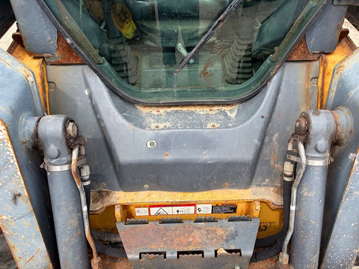 deere-320d-image-10