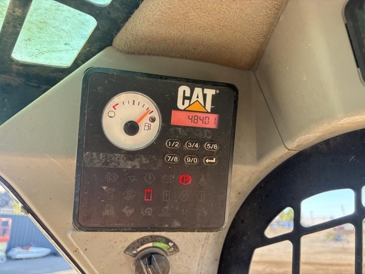 2016-caterpillar-259d-image-27