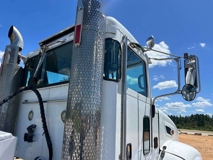 2010-peterbilt-386-image-9