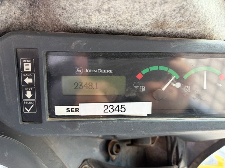 deere-320d-image-13