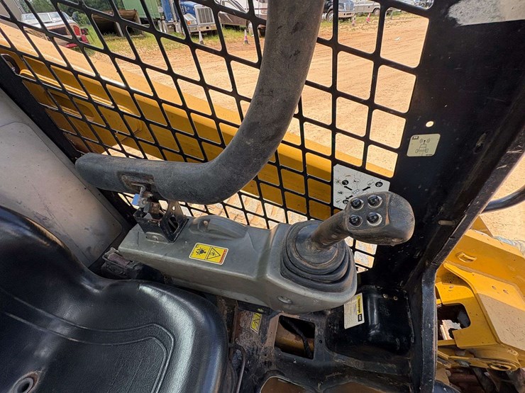 2019-caterpillar-299d2-image-12