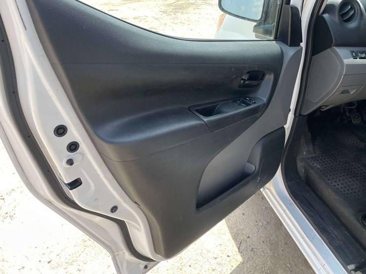 2015-nissan-nv200-image-9