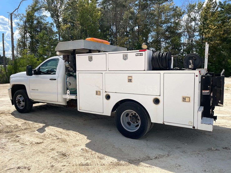 2017-chevrolet-silverado-3500-image-2