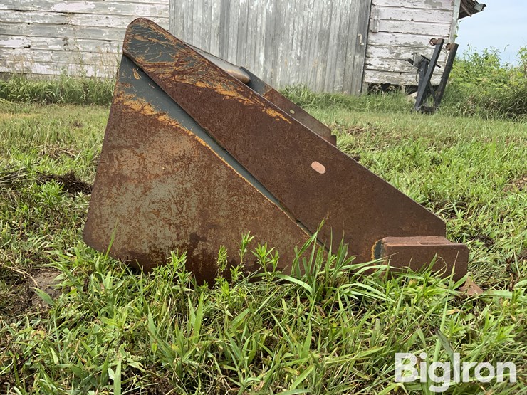 cnh-78"-heavy-duty-low-profile-skid-steer-bucket-image-11