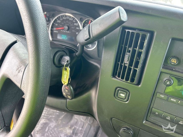 2022-chevrolet-express-2500-image-16