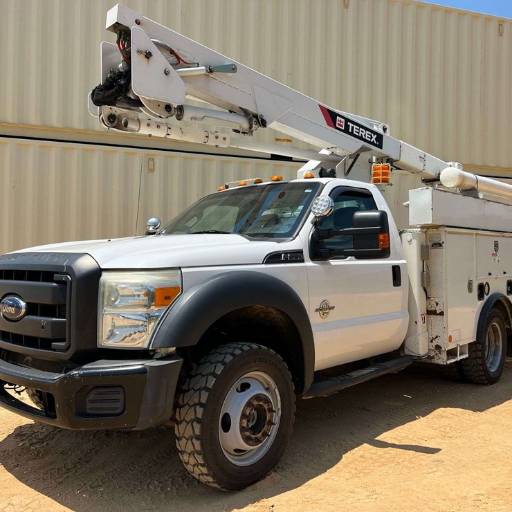 2015 FORD F550
