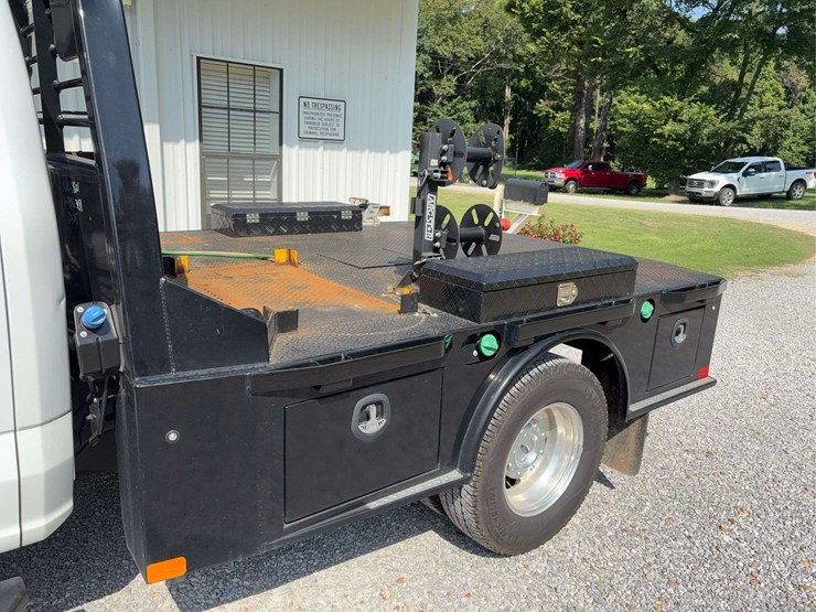 2025-ford-f350-image-19