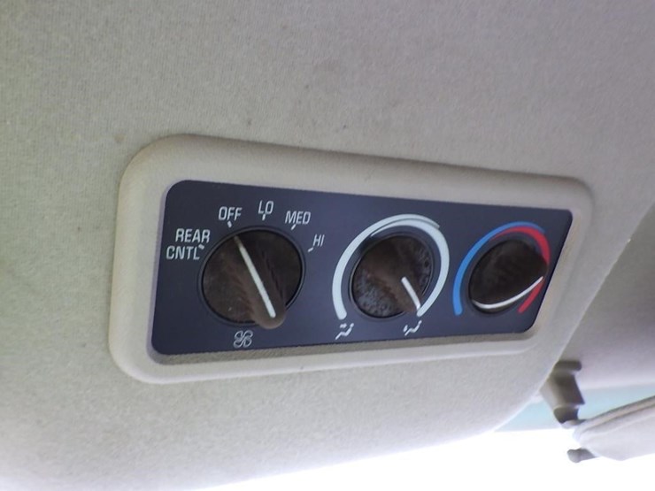 2003-chevrolet-3500-image-24