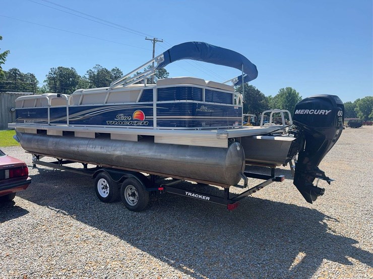 2012-suntracker-24'-dlx-pontoon-boat-(party-barge)-image-4