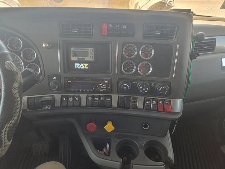 2019-kenworth-t880-image-78