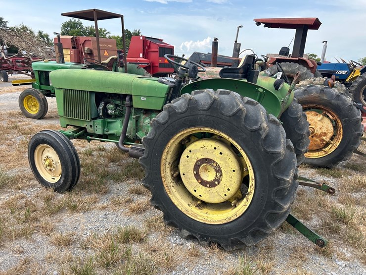 john-deere-820-image-4