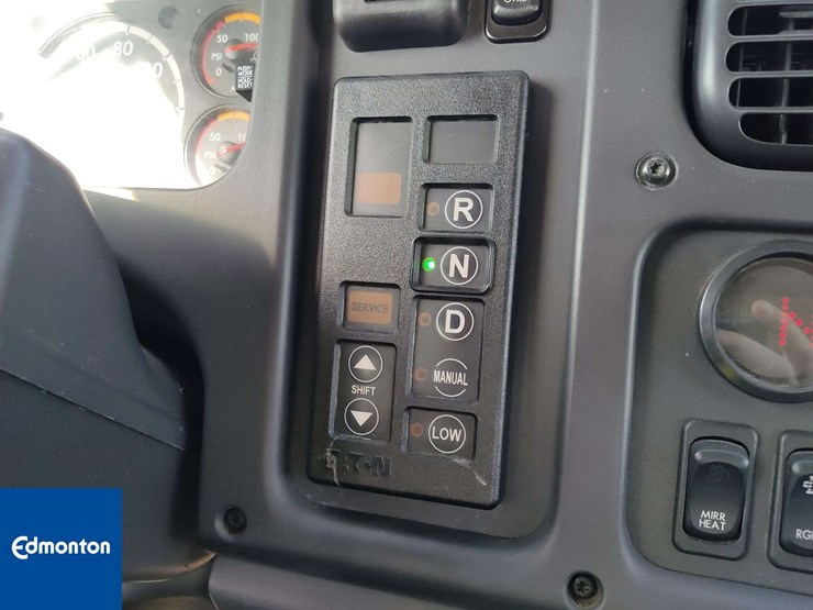 2016-freightliner-114sd-image-22