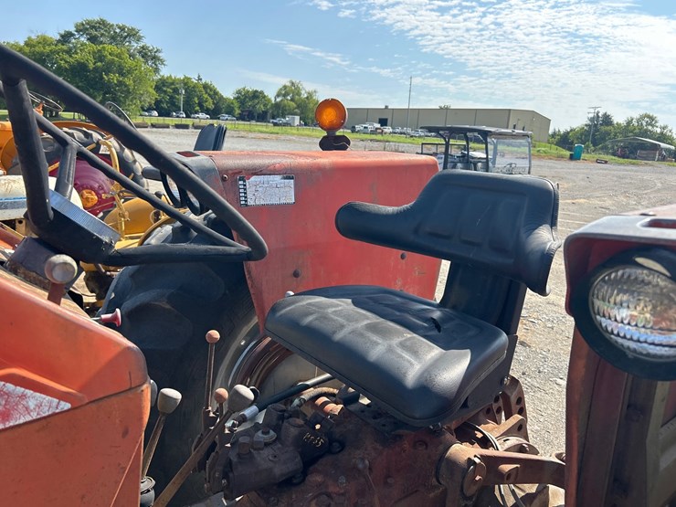 massey-ferguson-165-image-10