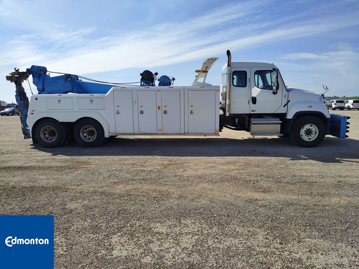 2016-freightliner-114sd-image-8