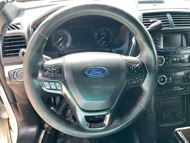 2017-ford-explorer-image-12