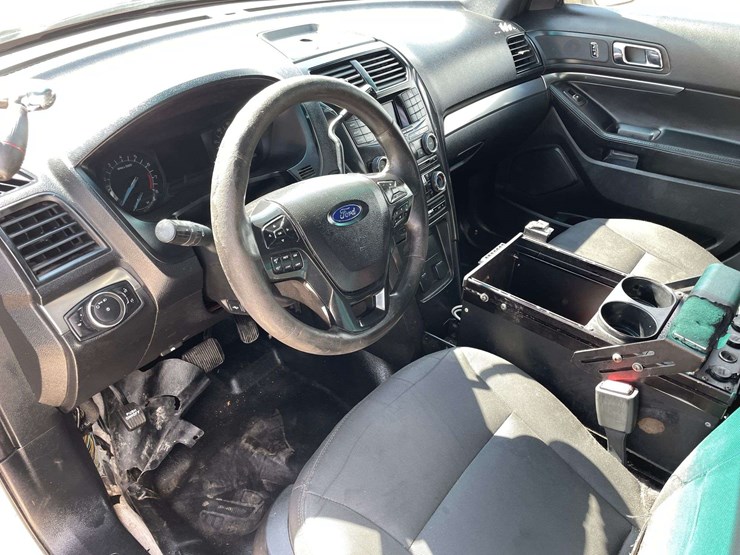 2017-ford-explorer-image-11