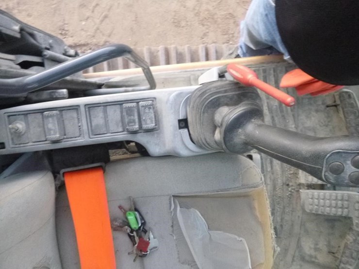 2019-deere-345g-lc-image-15