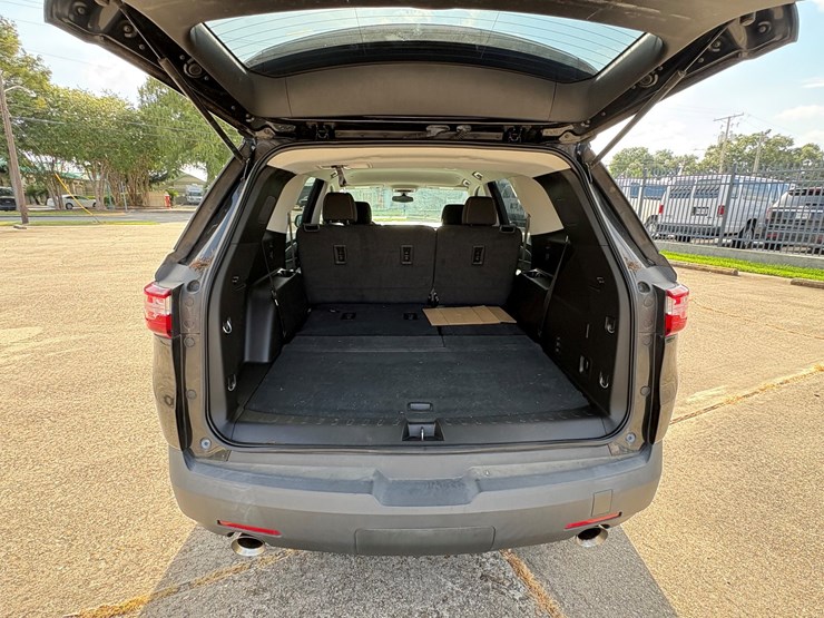 2022-chevrolet-traverse-image-3