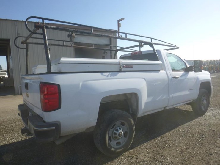2018-chevrolet-2500-image-3