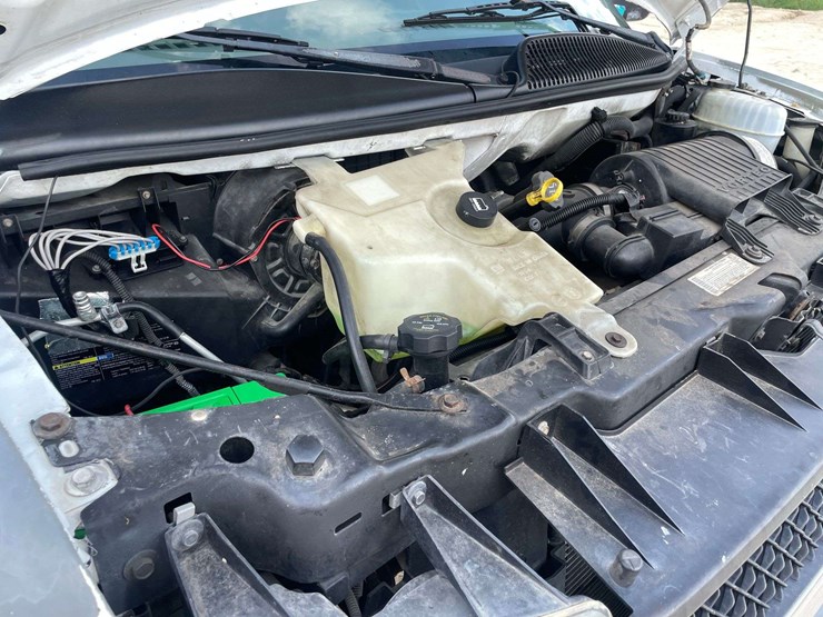 2005-chevrolet-express-3500-image-8