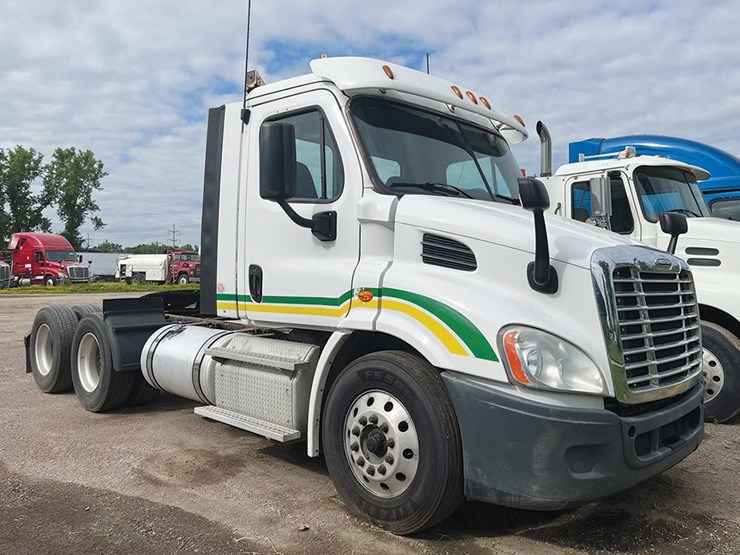 2018-freightliner-cascadia-113-image-1