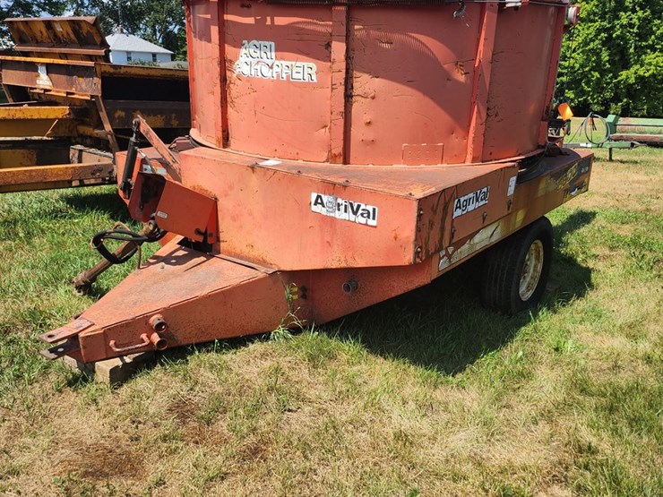 #2804-•-agri-chopper-tub-grinder-image-1