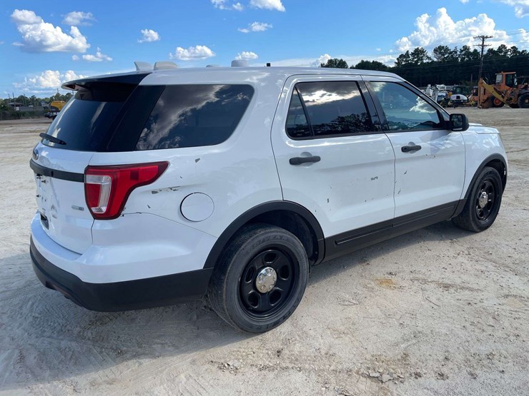 2018-ford-explorer-image-3