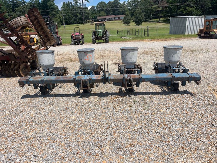 ford-4-row-burch-planter-image-1