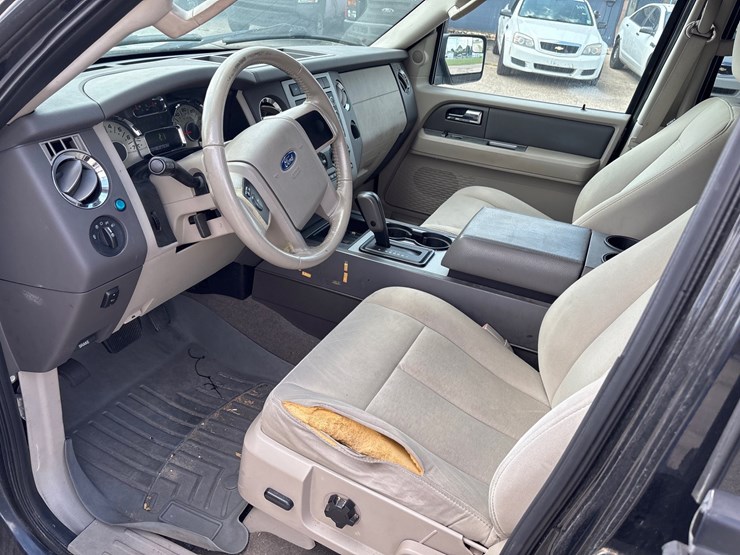 2013-ford-expedition-image-7