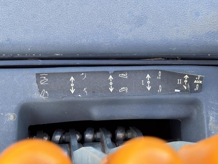 2020-deere-210l-image-41