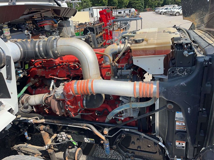 2019-kenworth-t8-series-dump-truck-image-43