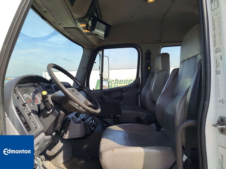 2016-freightliner-114sd-image-16