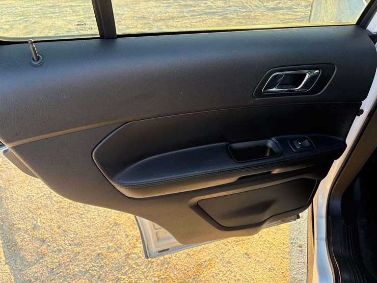 2018-ford-explorer-image-15