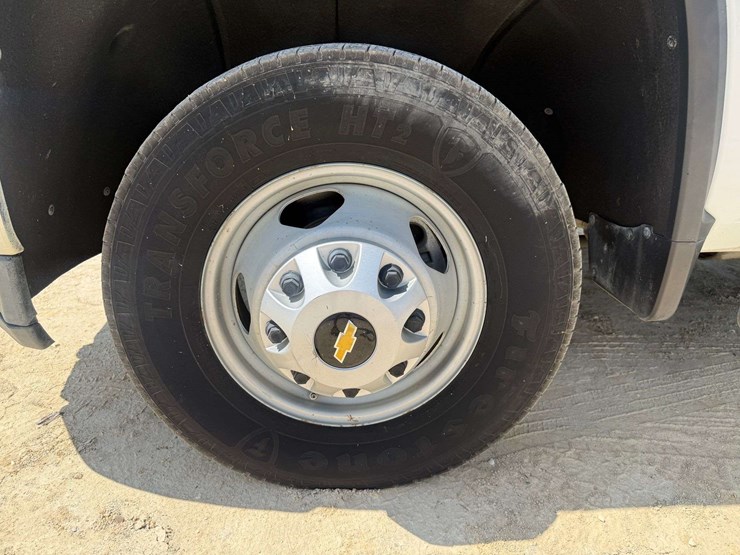 2020-chevrolet-3500-image-11