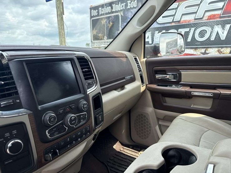 2018-dodge-3500-image-14