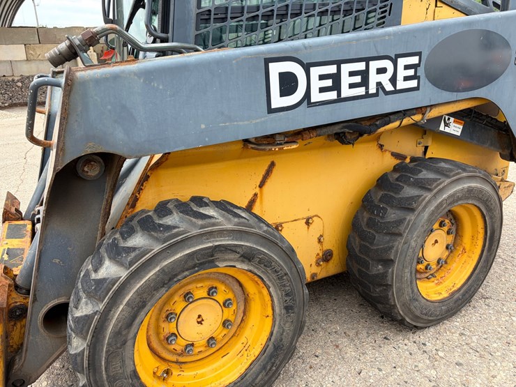 deere-320d-image-6