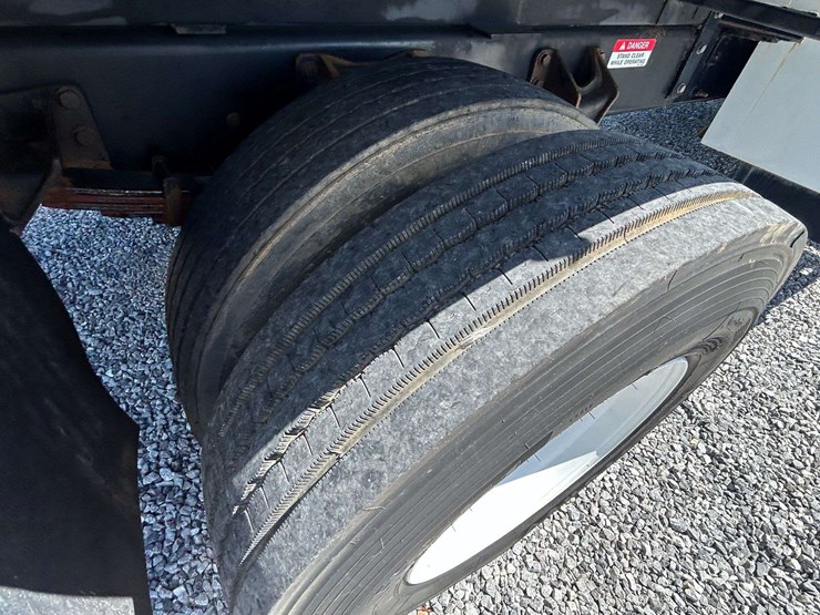 2011-international-durastar-4300-image-30