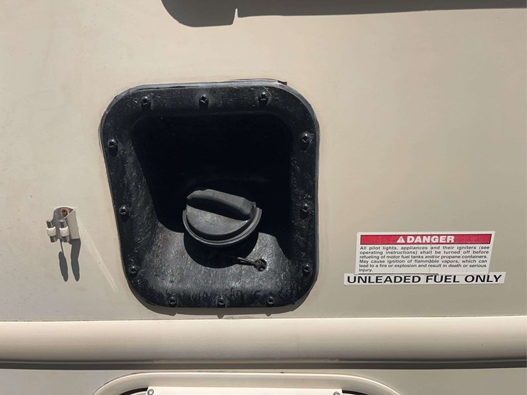 2015-ford-e350-image-12